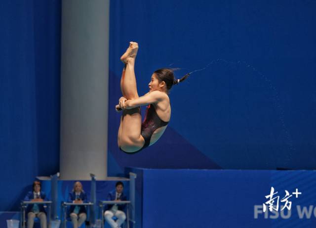 广东选手王伟莹在混合团体决赛中。