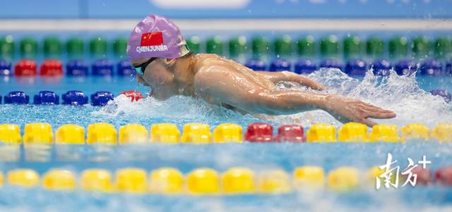9月29日，来自广东深圳的陈俊儿在男子200米蝶泳中夺得铜牌。 南方+ 董天健 拍摄