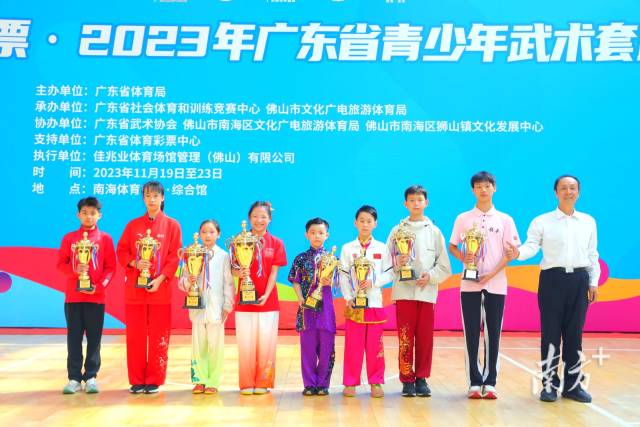 获奖运动员合影